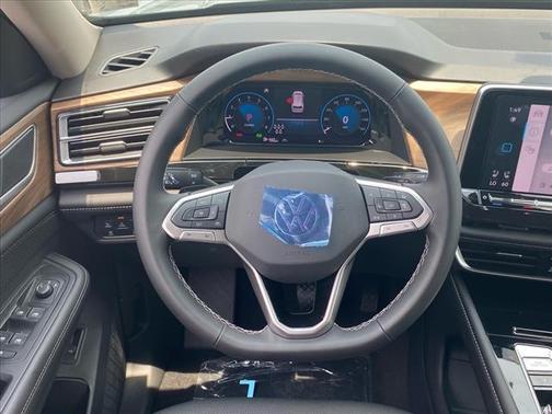 2025 Volkswagen Atlas 2.0T SE w/Technology 4MOTION