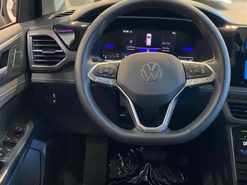 2025 Volkswagen Taos SE Black 4Motion