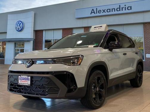 2025 Volkswagen Taos SE Black 4Motion