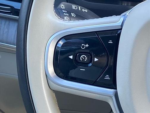 2022 Volvo XC90 T6 Inscription