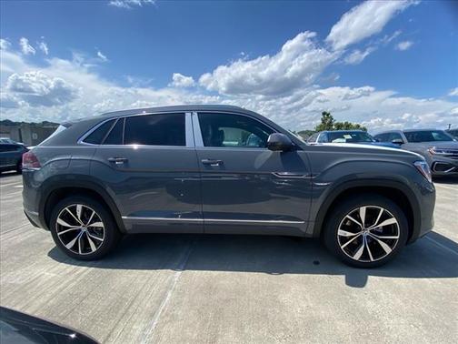 2025 Volkswagen Atlas Cross Sport 2.0T SEL Premium