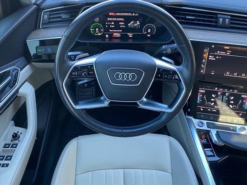 2022 Audi e-tron Premium