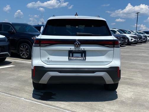 2025 Volkswagen Tiguan 2.0T SE