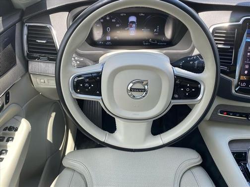 2022 Volvo XC90 Recharge Plug-In Hybrid T8 Inscription 6 Passenger