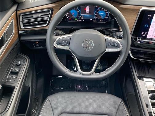 2025 Volkswagen Atlas 2.0T SE w/Technology 4MOTION