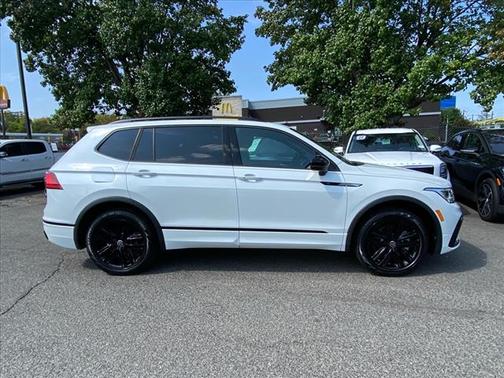 2022 Volkswagen Tiguan 2.0T SE R-Line Black 4MOTION