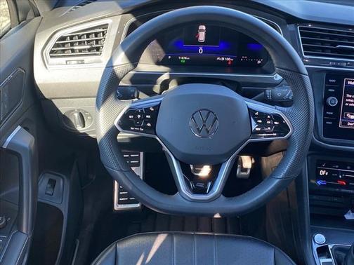 2024 Volkswagen Tiguan 2.0T SE R-Line Black