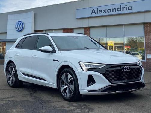 2024 Audi Q8 e-tron Premium