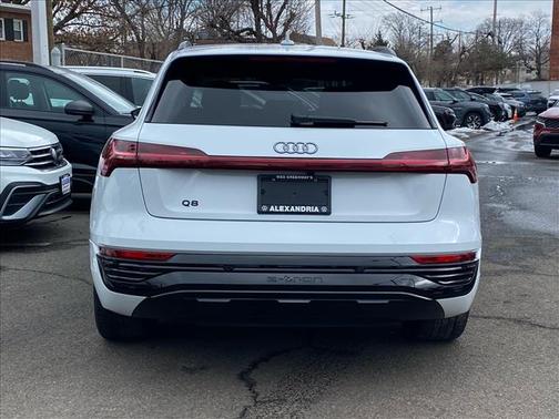 2024 Audi Q8 e-tron Premium