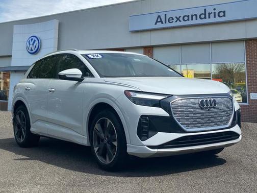 Glacier White Metallic 2022 Audi e-tron Premium Plus