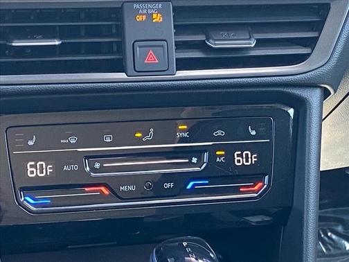 2025 Volkswagen Taos SE Black