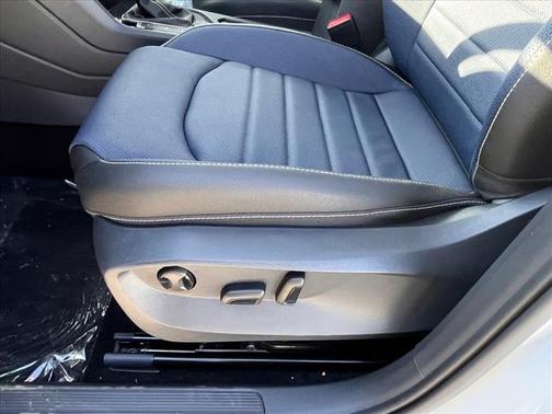 2025 Volkswagen Taos SEL 4Motion