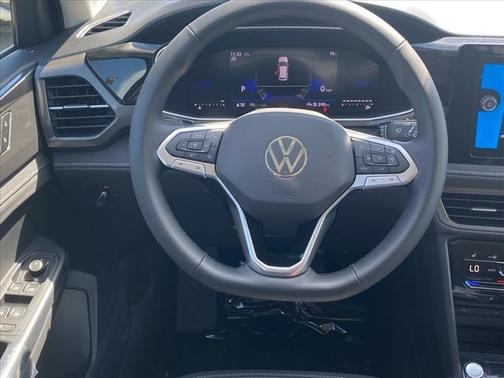2025 Volkswagen Taos SE Black 4Motion