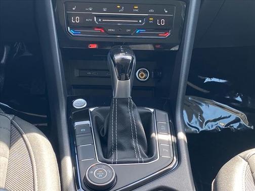 2025 Volkswagen Taos SE Black 4Motion