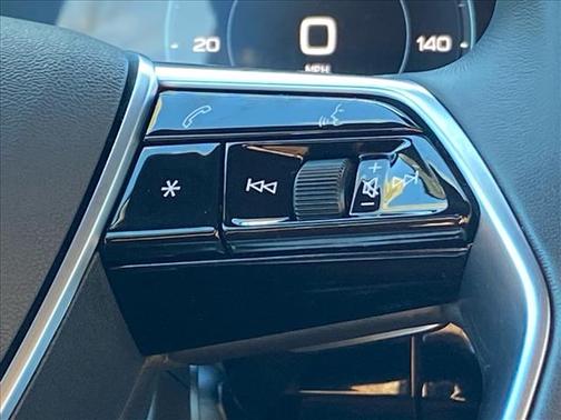 2022 Audi e-tron Premium Plus