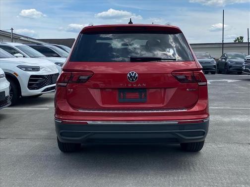 Kings Red Metallic 2024 Volkswagen Tiguan 2.0T SE 4MOTION