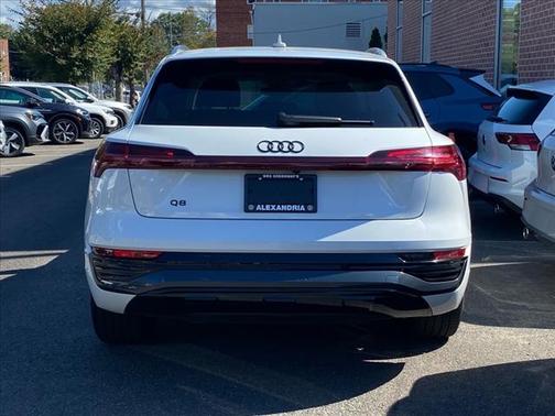2024 Audi Q8 e-tron Premium Plus