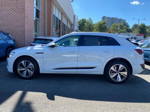 2024 Audi Q8 e-tron Premium Plus
