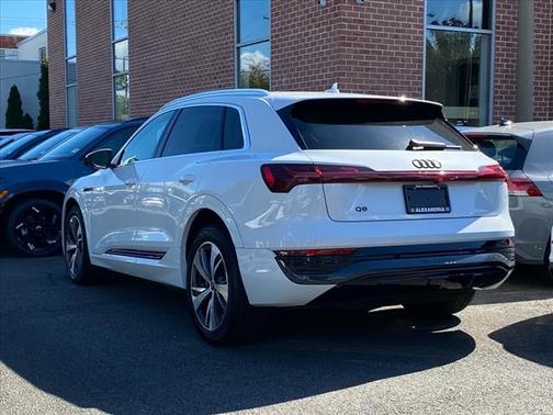 2024 Audi Q8 e-tron Premium Plus