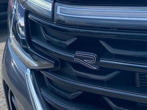 2024 Volkswagen Atlas Cross Sport 2.0T SEL Premium