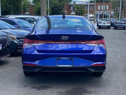 2022 Hyundai ELANTRA SE