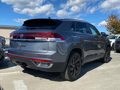 2025 Volkswagen Atlas Cross Sport 2.0T SE w/Technology 4MOTION