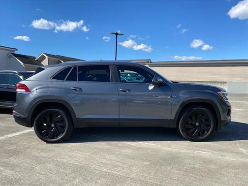 2025 Volkswagen Atlas Cross Sport 2.0T SE w/Technology 4MOTION