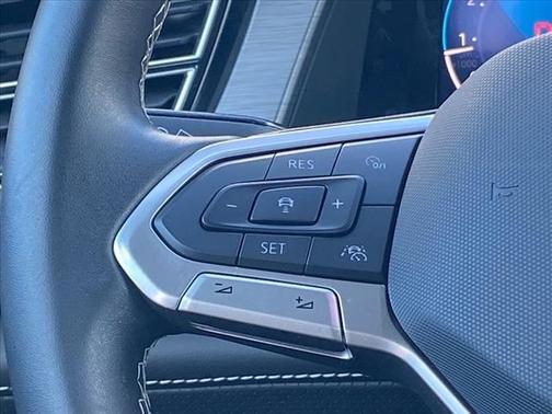 2025 Volkswagen Atlas Cross Sport 2.0T SE w/Technology 4MOTION