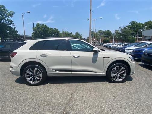 2021 Audi e-tron Premium Plus