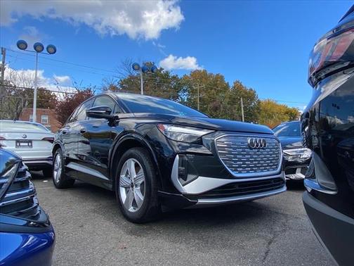 2024 Audi Q4 e-tron quattro Premium Plus 55