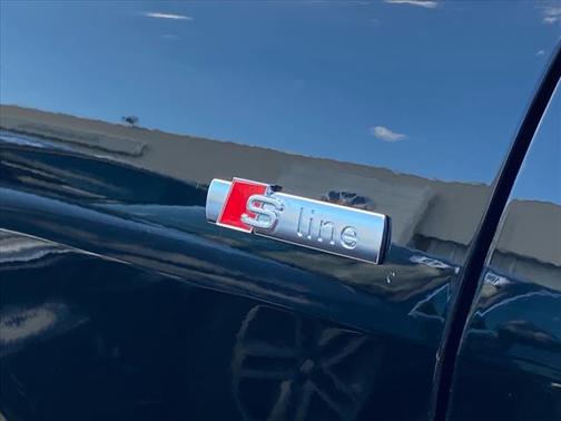 2024 Audi Q4 e-tron quattro Premium Plus 55