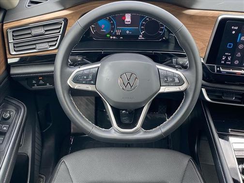 2024 Volkswagen Atlas 2.0T SE w/Technology 4MOTION