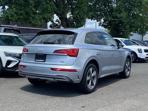 2022 Audi Q5 40 Premium Plus