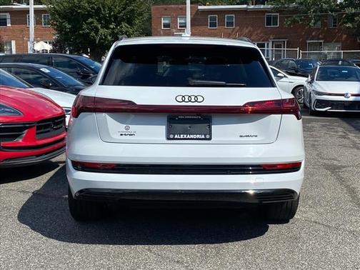 2022 Audi e-tron Premium Plus
