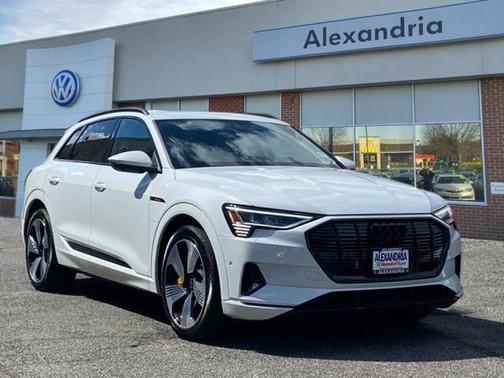 2022 Audi e-tron Premium Plus