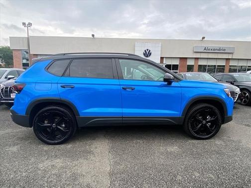 2025 Volkswagen Taos 1.5T SE Black