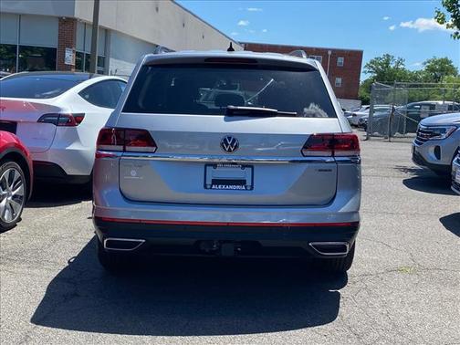 Silver Metallic 2023 Volkswagen Atlas 3.6L SE w/Technology