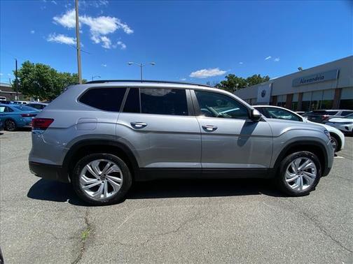 Silver Metallic 2023 Volkswagen Atlas 3.6L SE w/Technology