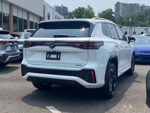 2025 Volkswagen Tiguan 2.0T SEL R-Line 4MOTION