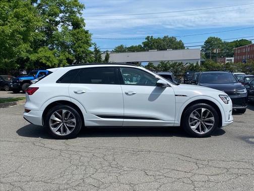 2021 Audi e-tron Premium Plus