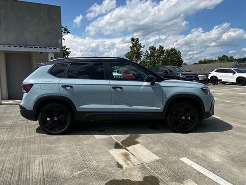 2025 Volkswagen Taos 1.5T SE Black