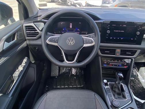 2025 Volkswagen Taos 1.5T SE Black