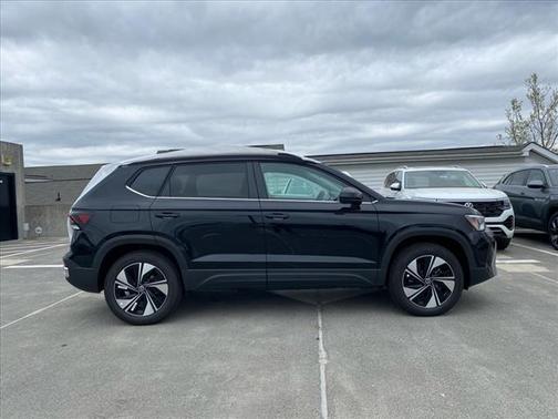 2025 Volkswagen Taos SE 4Motion