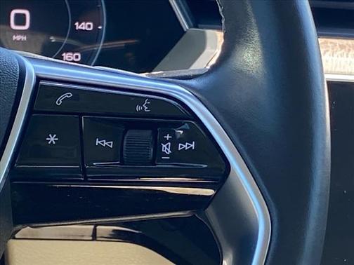 2022 Audi e-tron Premium Plus