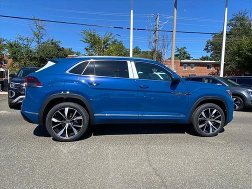 2025 Volkswagen Atlas Cross Sport 2.0T SEL Premium