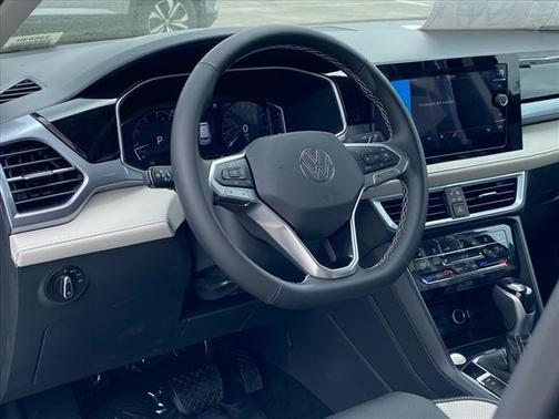 2025 Volkswagen Taos SEL 4Motion