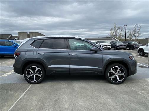 2025 Volkswagen Taos SEL 4Motion