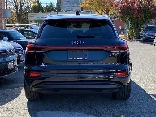 2025 Audi Q6 e-tron Premium Plus quattro