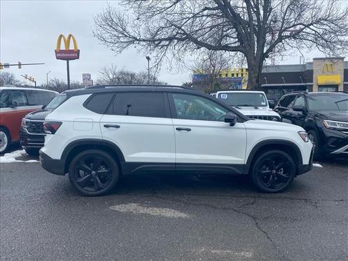 2025 Volkswagen Taos 1.5T SE Black