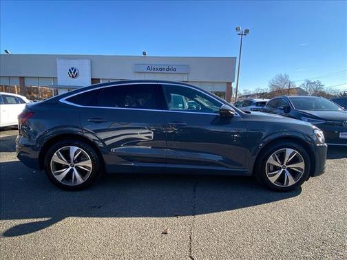 2024 Audi Q8 55 Premium Plus